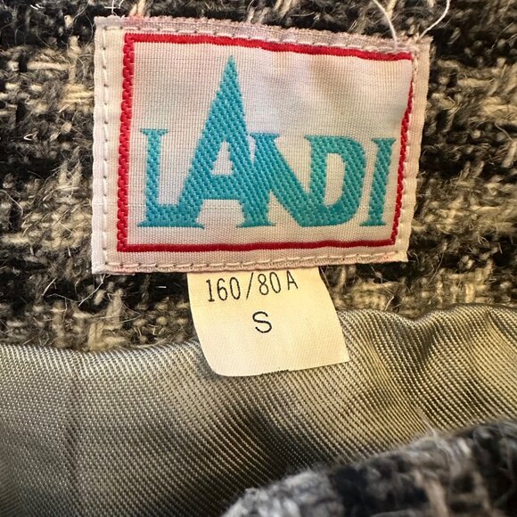 Elegant Houndstooth Pencil Skirt - Picture 5 of 7